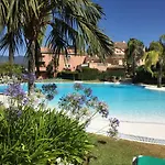 Апартаменты Beachside *